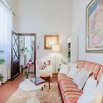 In With Private Garden Apartment