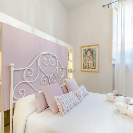 Romantic With Private Garden Apartment *