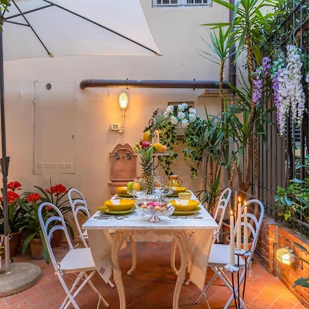 Romantic With Private Garden Apartment Lucca
