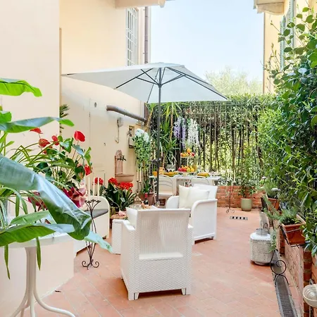 In With Private Garden *