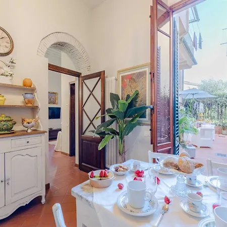 Romantic With Private Garden *