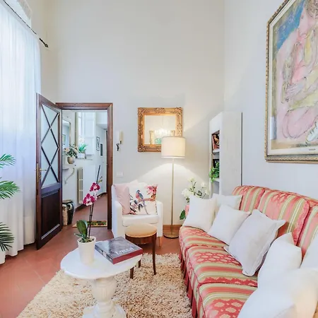 Romantic With Private Garden Apartment