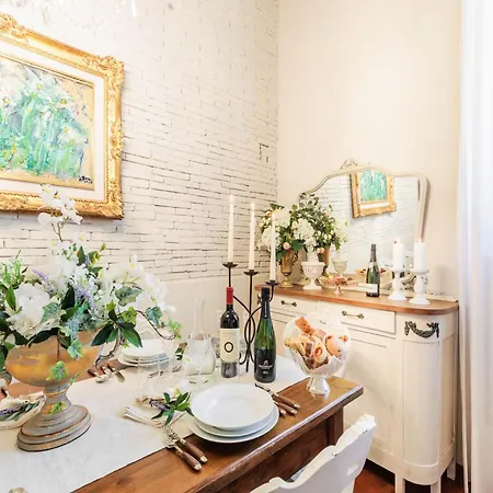 Romantic With Private Garden Apartment