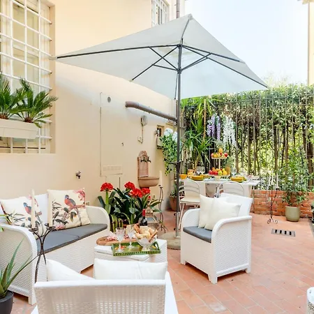 Romantic With Private Garden Apartment *