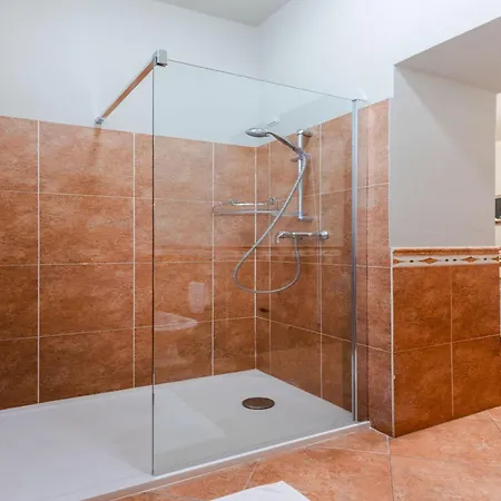Apartment Romantic With Private Garden *